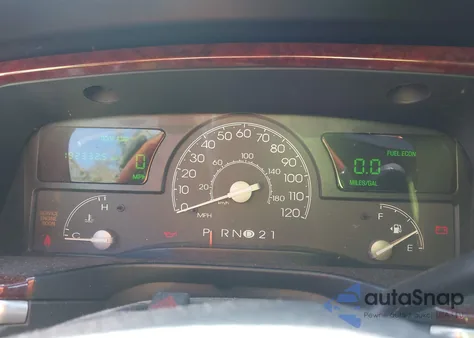 2003 Lincoln Town Car Signature z USA, uszkodzony, nr VIN 1LNHM82W33Y694322